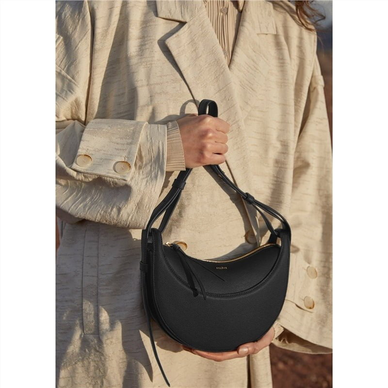 c84eb19f-9c32-402c-8b44-d4b7476915ab.jpg Shaped Leather Shoulder Bag