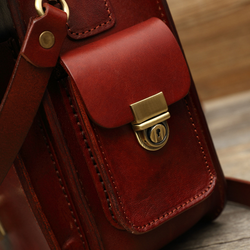 45187b4c-534e-45f5-964a-7578acf1ec5f.jpg Tavanni Leather Backpack