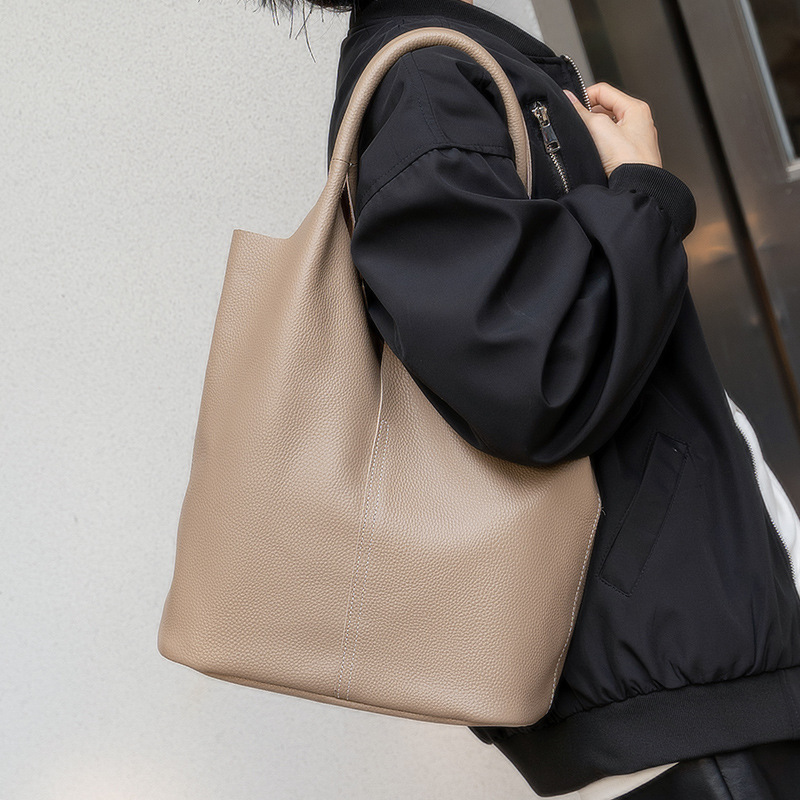 c1aa249e-eb85-41c5-94f6-c4cb2b623d56.jpg All-Match Soft Leather Tote